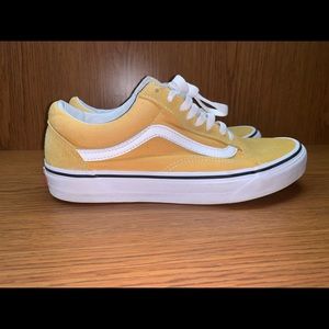 Men’s yellow old skool vans